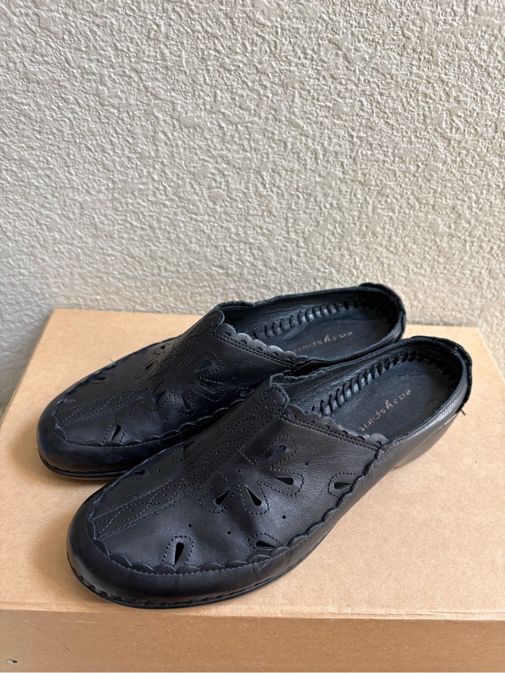 Easy Spirit Black Slip-On Leather Clog - size 6.5